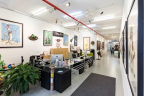 Bright Gallery in Trendy Bowery - Image 2