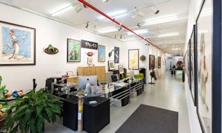 Bright Gallery in Trendy Bowery - Image 2