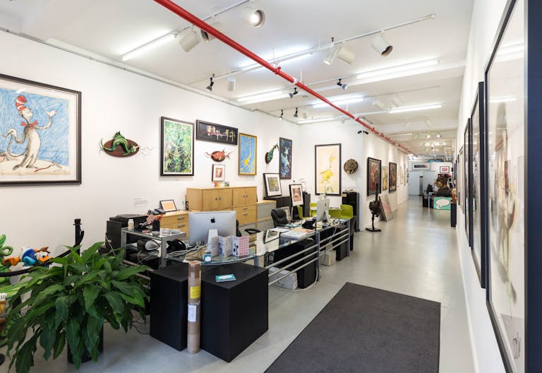 Bright Gallery in Trendy Bowery - Image 2