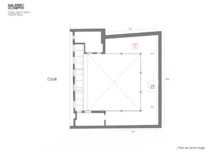 1,200 sqm Grand Showroom on Rue Saint-Merri, Paris
