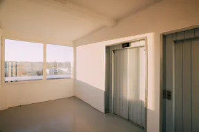 Local industriel de 2000m2 pour vos projets Créatifs - Image 0