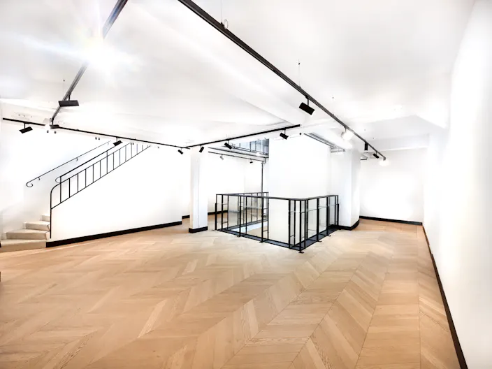 Ce lieu polyvalent accueille des projets variés dans une atmosphère prestigieuse et confidentielle - Image 2