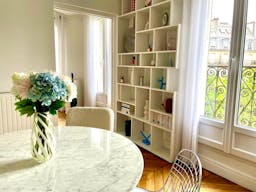 Appartement haussmannien chic et lumineux avec balcon - Image 5