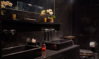 Classically Elegant Soho Duplex - Image 17