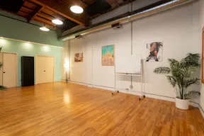 VIP Executive Meeting Room in Silver Lake - Image 2