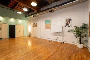 VIP Executive Meeting Room in Silver Lake - Image 2