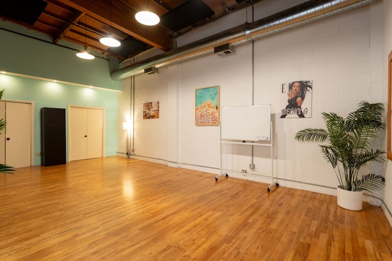 VIP Executive Meeting Room in Silver Lake - Image 2