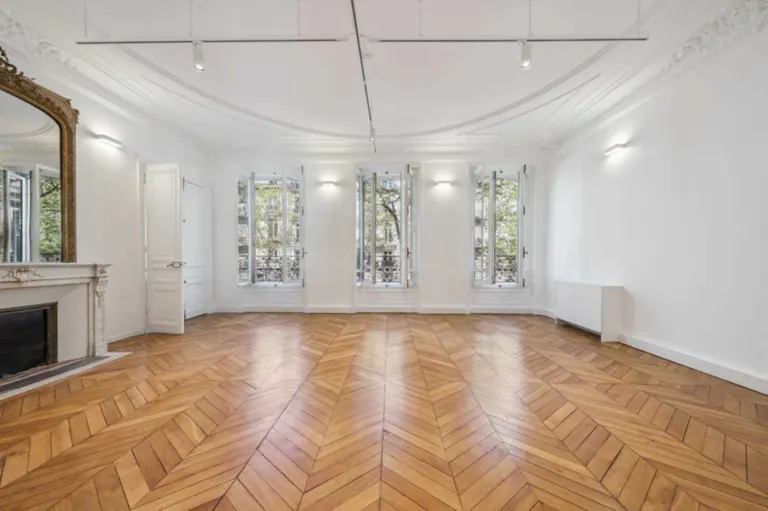 Beautiful Haussmannien Showroom Fashion Week - Image 0
