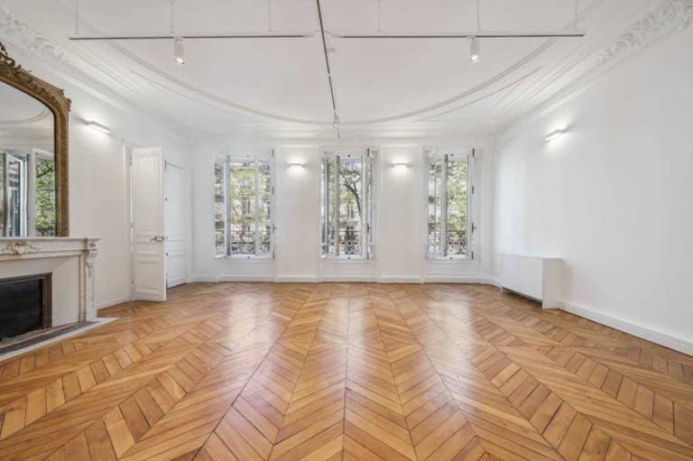 Beautiful Haussmannien Showroom Fashion Week - Image 0