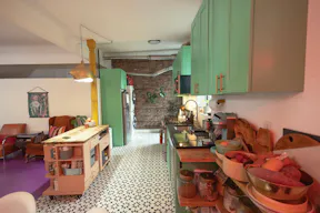 Colorful Spacious Garden Apartment - Image 15