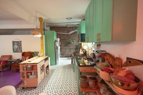 Colorful Spacious Garden Apartment - Image 15