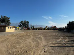 Large Commercial lot with 1800 sq ft Office space - Image 9