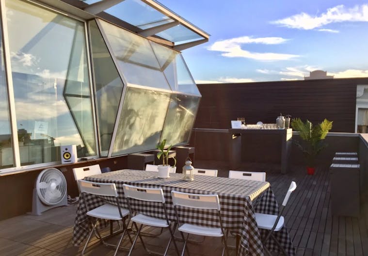 Modern SOMA building with Atrium and Rooftop Patio - Image 1