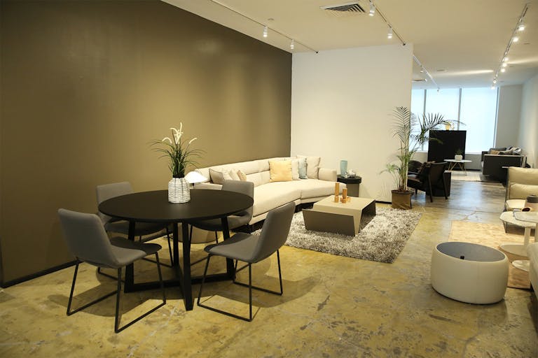 Spacious Chelsea Showroom - Image 2