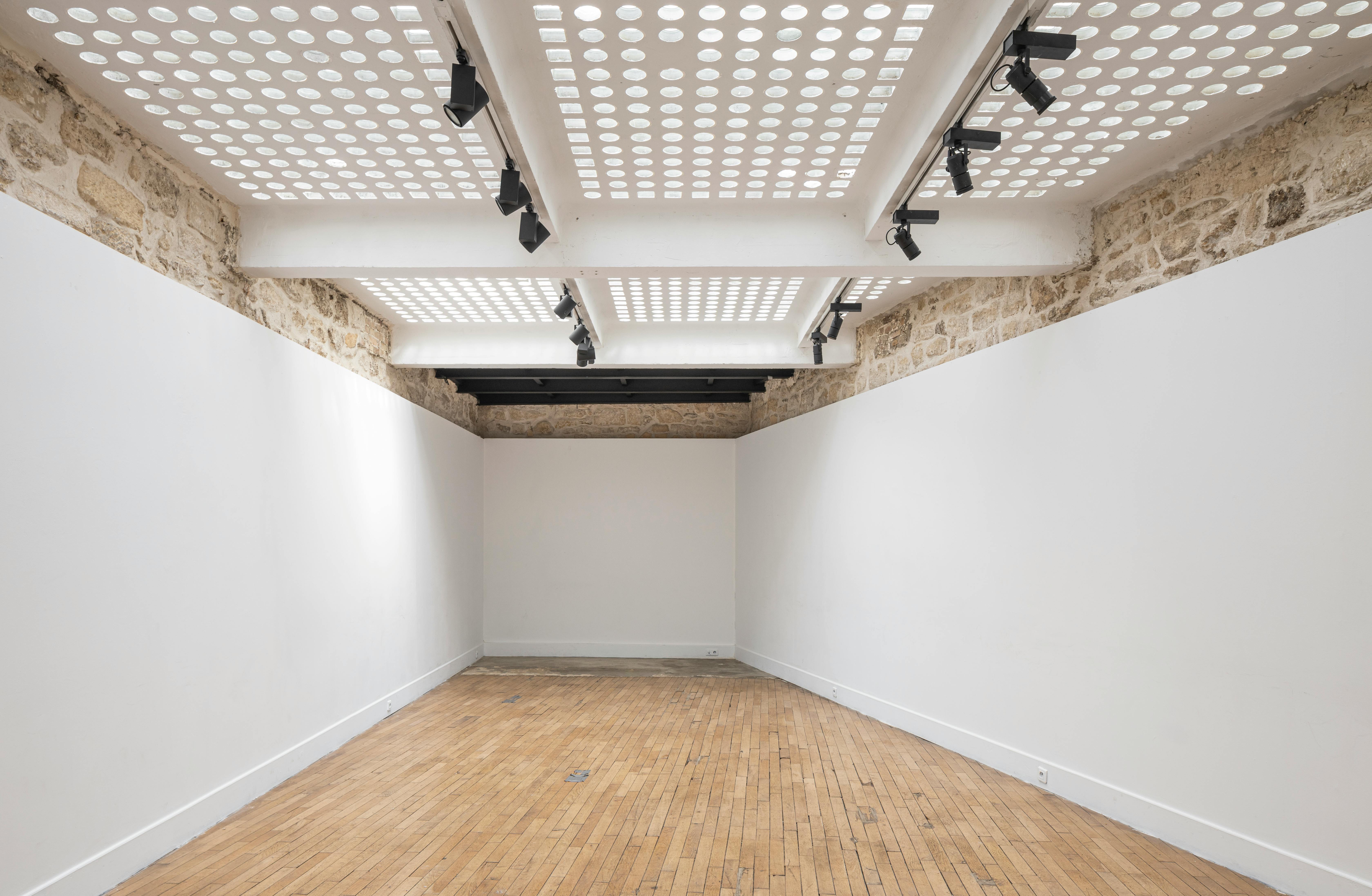 Spacious Industrial Showroom on Rue de Turenne, Paris