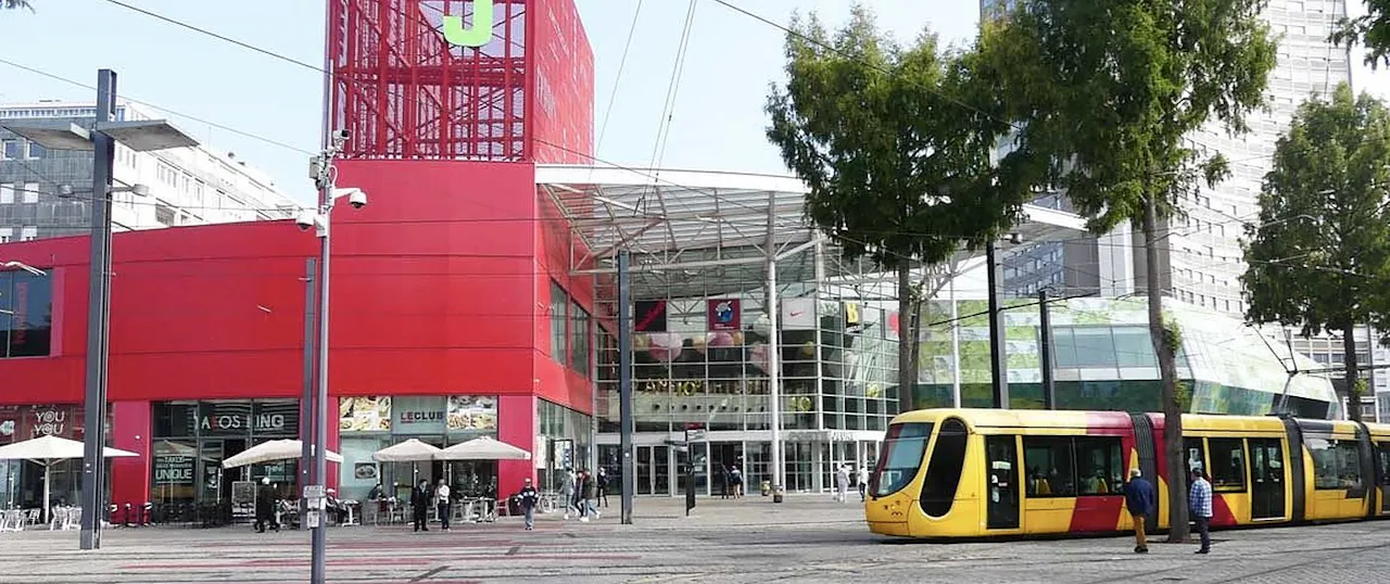 Shopping Mall Porte Jeune Mulhouse - Cell B15 - Image 0