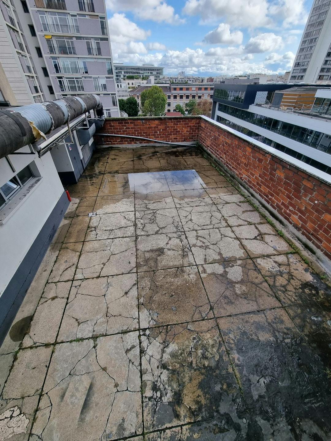 Large Commercial Space on Quai de Grenelle, Paris