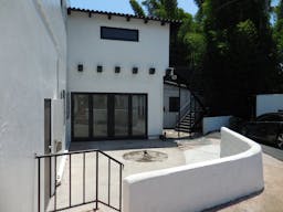 Ground Floor and Window Panel Advertising Space - prime retail pop-up space - Image 3