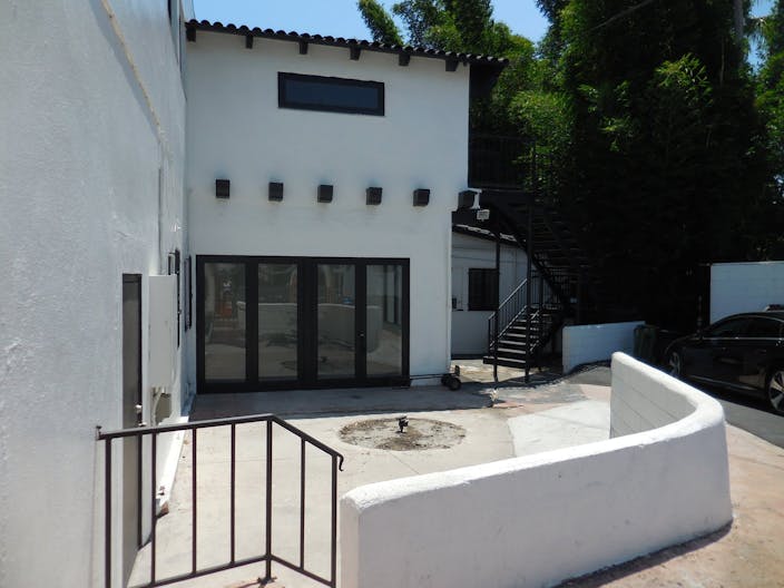 Ground Floor and Window Panel Advertising Space - prime retail pop-up space - Image 3