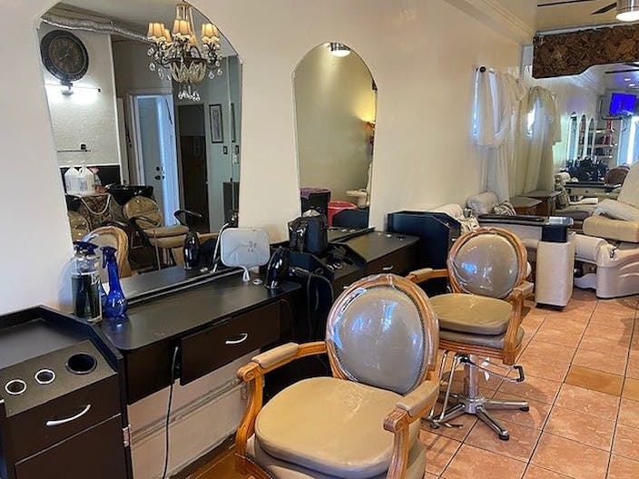 Local Hair Salon for rent (Beauty, Nails, & Private Rooms) - Image 4