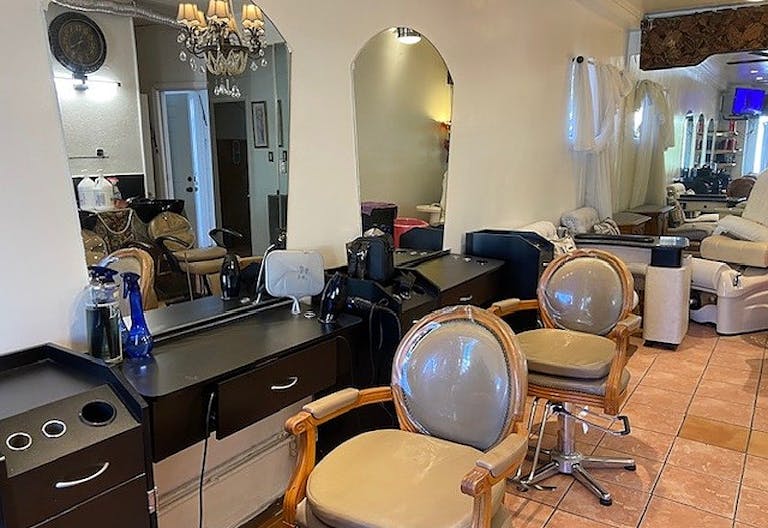 Local Hair Salon for rent (Beauty, Nails, & Private Rooms) - Image 4