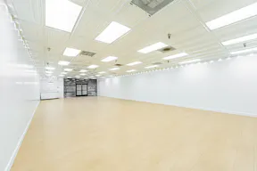 MID SIZE ALL WHITE VENUE IN ANAHEIM - Image 0