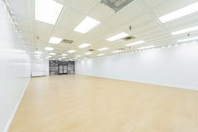 MID SIZE ALL WHITE VENUE IN ANAHEIM - Image 0