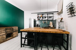 Studio Stellar, a versatile sunlit space. - Image 13