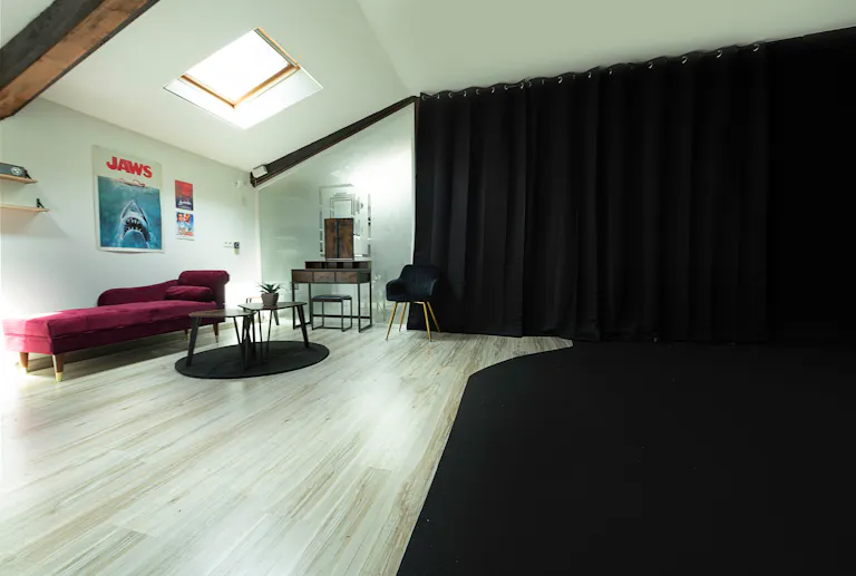Studio Photo & Vidéo Pro 35m² – Lumière Naturelle dans Corps de Ferme | Cesson-Sévigné (Rennes) - Image 2
