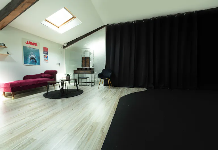 Studio Photo & Vidéo Pro 35m² – Lumière Naturelle dans Corps de Ferme | Cesson-Sévigné (Rennes) - Image 2