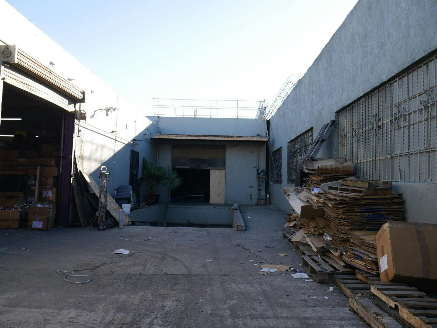Large Industrial Warehouse Space Multiuse in Los Angeles