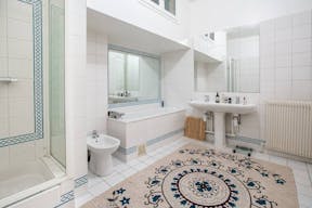 Loft Space in the 1st Arrondissement - Image 5