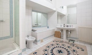 Loft Space in the 1st Arrondissement - Image 5