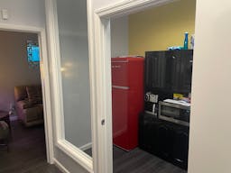 Modern Office Space in Astoria Queens ? Perfect for Meetings, Filming, or Therapy - Image 9