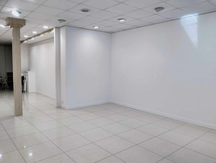 White-Box Space in Le Marais - Image 3
