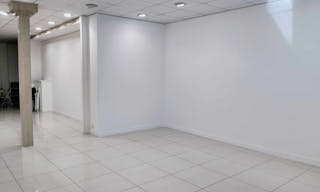White-Box Space in Le Marais - Image 3