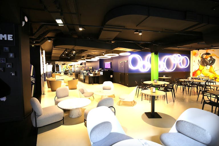 Pop-Up Store for Rent - Louvre Museum - Image 2