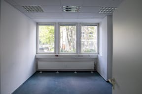 Striking Corner Space on Karl-Liebknecht-Straße with Full-Glass Frontage - Image 17