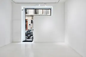 Espace white cube sur rue en plein Marseille - Image 0