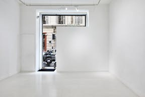 Espace white cube sur rue en plein Marseille - Image 0
