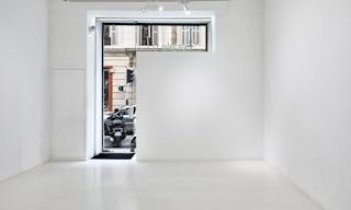 Espace white cube sur rue en plein Marseille - Image 0