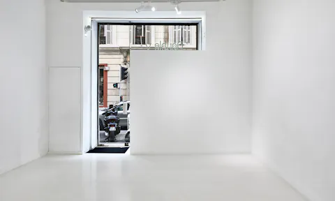 Espace white cube sur rue en plein Marseille - Image 0