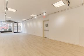 Beautiful White Box in Tribeca - Image 4