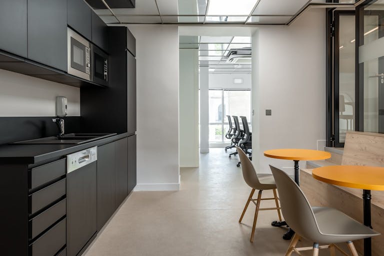 Super bureau en prestation de services - dans le 9�me arrondissement de Paris - Image 1