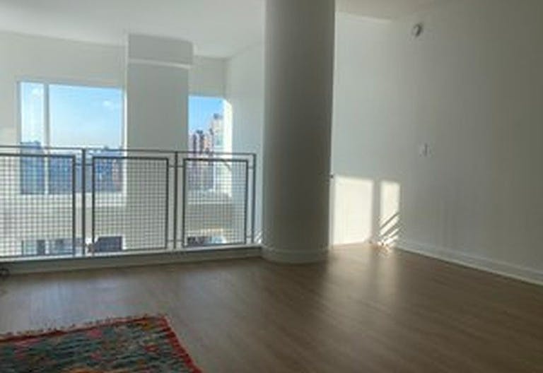 Amazing studio loft offering breathtaking views of the iconic New York skyline - Image 3