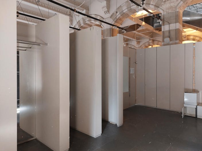 Grand Ground-Floor Retail Unit in Magna Plaza with Historic Detailing - Image 2