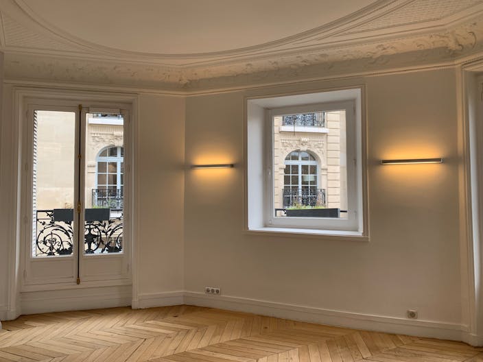 Parisian Showroom in the 7th Arr. - Image 0