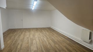 Espace à louer - Emplacement plein centre ville  - Image 1