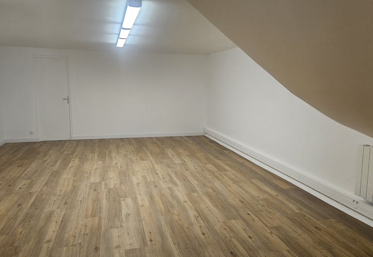 Espace à louer - Emplacement plein centre ville - Image 1