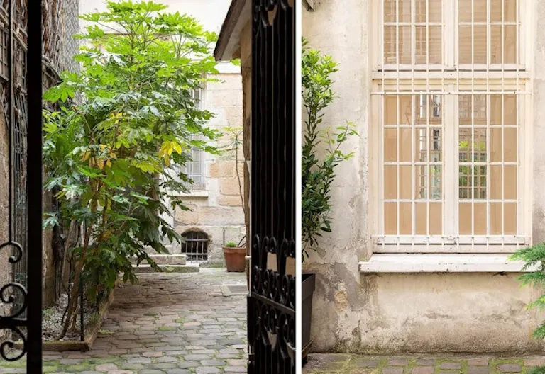 Gallery space on Rue du Temple - Image 2